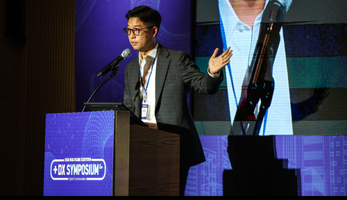 6일 서울 서초구 엘타워에서 개최된 헬스케어 에코시스템 심포지엄에서 신중현 교보라이프플래닛 디지털전략실장이 발표를 진행하고 있다.(사진=교보라플)