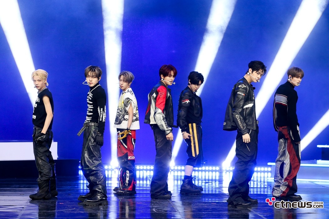 [ET포토] 클로즈 유어 아이즈, '멋짐 흩날리며~'