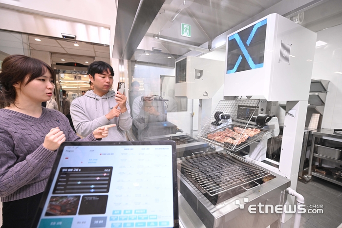 [포토] 피지컬 AI가 고기 굽는 로봇에도 활용