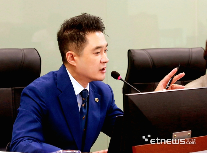 전석훈 경기도의원, 국가 AI 투자와 경기도 예산 축소 강력 비판