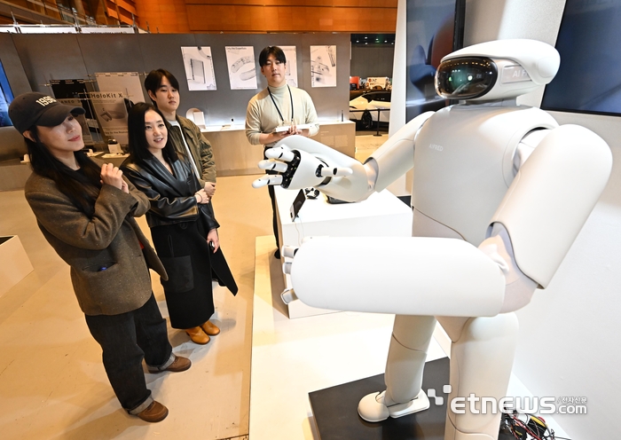 [포토] 로봇, 디자인을 만나다