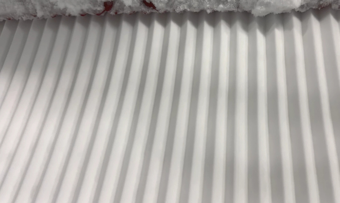 스노터널 프로토타입 내부에서 지속적으로 정비되는 눈 표면