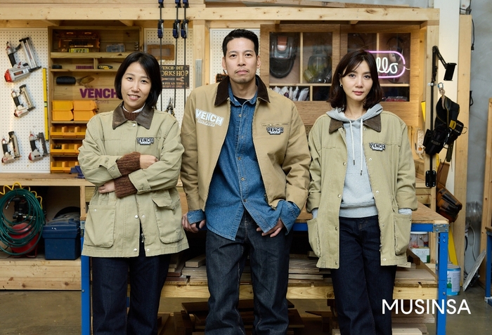 무신사를 통해 지원받은 새 워크웨어를 착용한 로우스테이트 구성원들