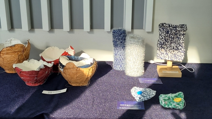 '전환마을 조선대학교(CSU) 그린디자인·에코디자인 섬유조형전시회' 전시 작품.