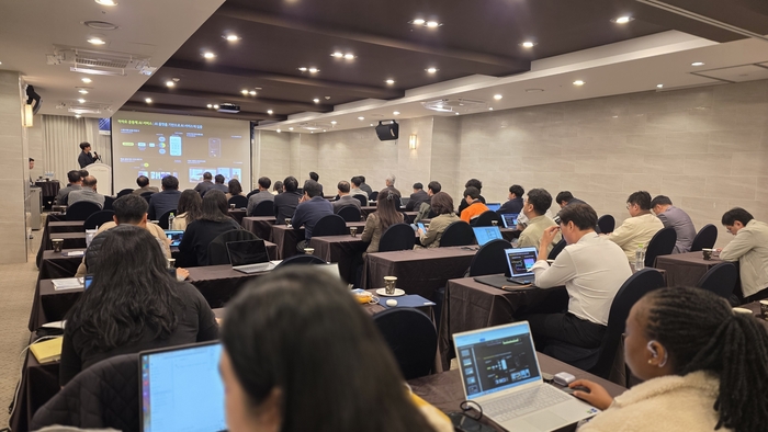 국립순천대학교는 11일 여수 유탑마리나 호텔 그리니치홀에서 '2025 지역기업 혁신을 위한 인공지능(AI)·데이터·에너지 산업 경쟁력 강화 전략 포럼'을 성황리에 개최했다.