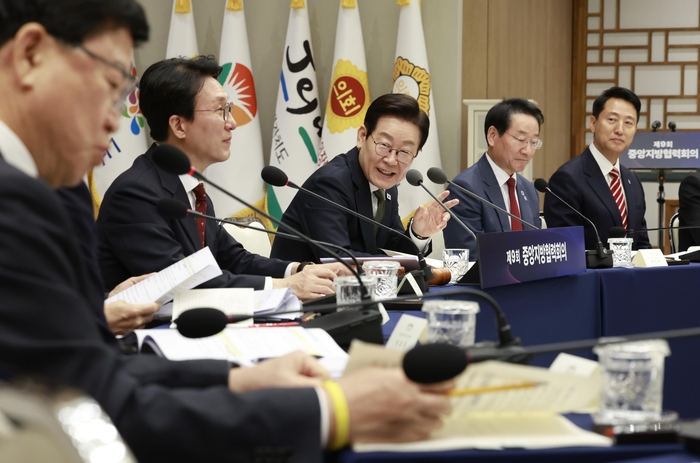 이재명 대통령, 중앙지방협력회의 발언
     (서울=연합뉴스) 한상균 기자 = 이재명 대통령이 12일 용산 대통령실에서 열린 중앙지방협력회의에서 발언하고 있다. 2025.11.12 [대통령실통신사진기자단]
     xyz@yna.co.kr
 (끝)