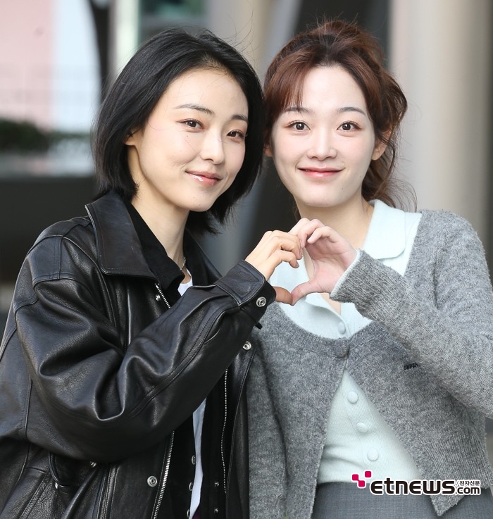 [ET포토] 전소니-이유미, '평생 절친 같은 케미'