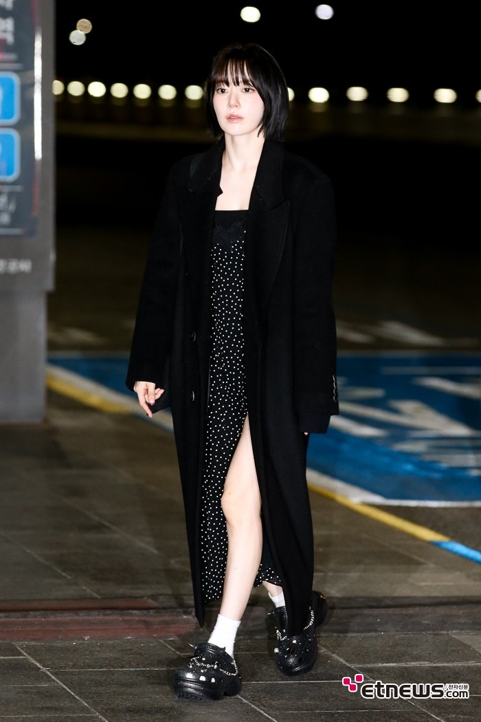 [ET포토] 르세라핌 사쿠라, '우유빛 각선미'