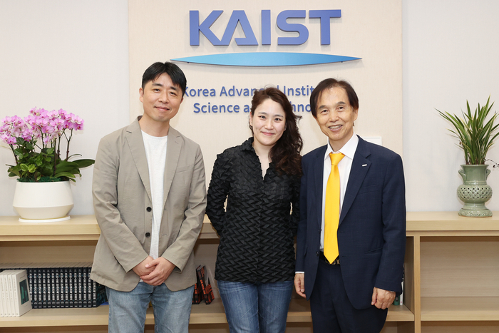 사진 왼쪽부터 남주한 교수, 장한나 교수, 이광형 총장.