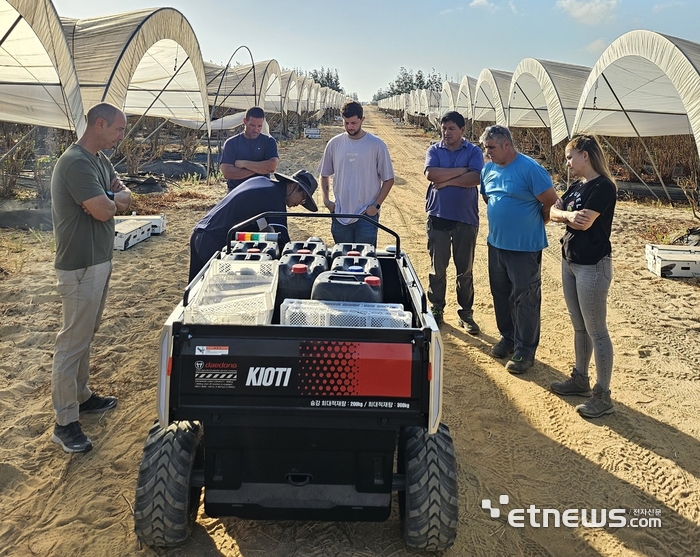 대동로보틱스가 지난 7월 스페인에서 자율주행 운반로봇 실증을 하고 있다.