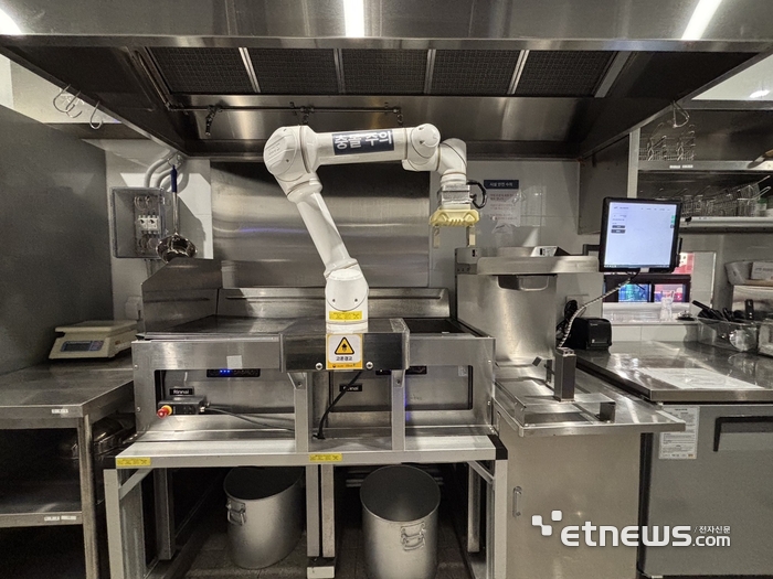 로보아르테 튀김로봇, 바운스 도심형 테마파크에 도입 - 뉴스 썸네일 이미지