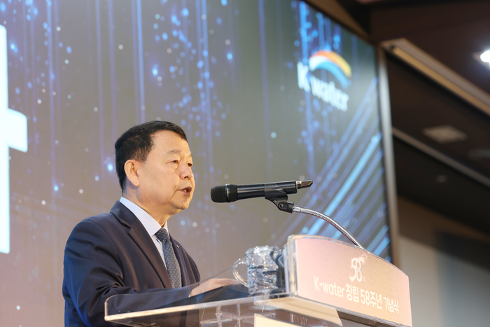 윤석대 한국수자원공사 사장이 13일 '기후위기를 극복하는 AI 물관리 세계 1위 기업'이라는 새로운 비전을 선포하고, 2030년까지 AI 물관리 분야 세계 최고 수준의 기술력과 경쟁력을 확보하겠다고 밝혔다. 사진 출처 : 수공