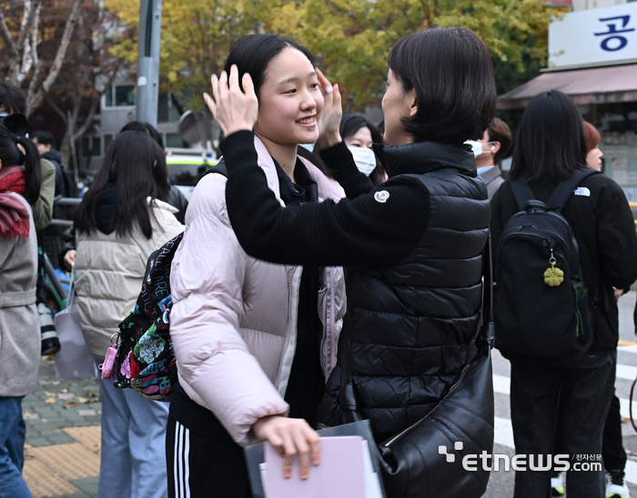 [포토] '우리 딸 잘하고와'