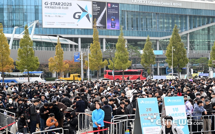 [포토] 지스타 입장 위해 줄 선 관람객