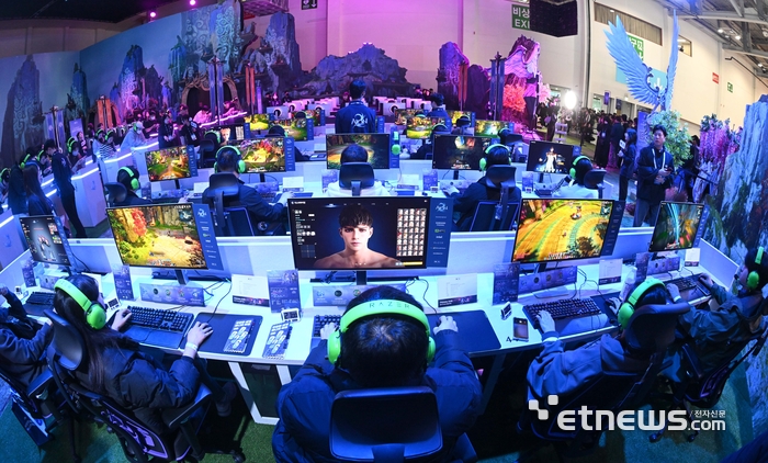 [포토] 가득 찬 '아이온2' 체험존