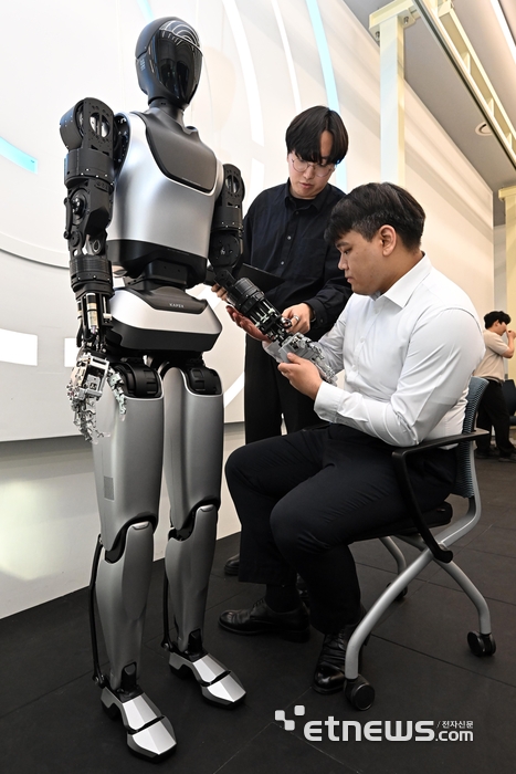 [포토] KIST AI휴머노이드 로봇 '케이팩스'