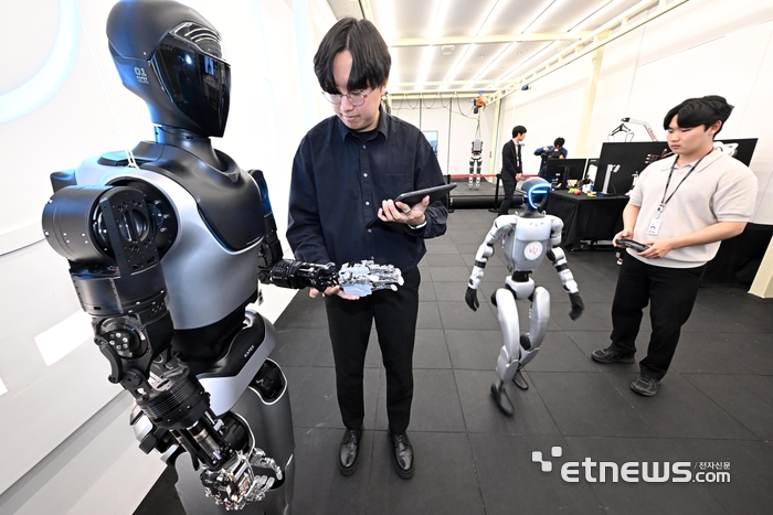 [포토]인간형 로봇 '케이팩스'