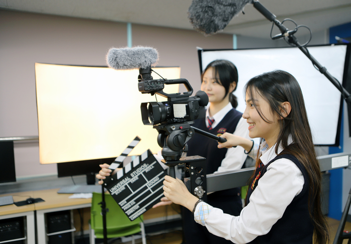 디자인 미디어학과 학생들이 실습하고 있다. (사진=대전대성여고)