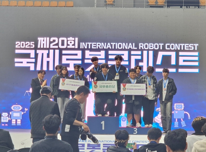 광운대 로봇게임단은 제20회 국제로봇콘테스트 대회에 참가해 모바일 로봇 대회 씨름로봇 부문 1위(국무총리상)를 비롯해 5개의 상을 석권했다.