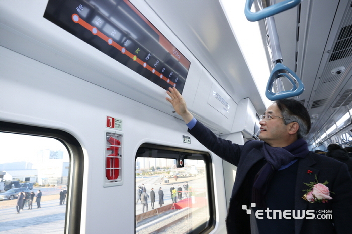 이동환 고양시장이 지난해 12월 GTX-A를 시승·점검했다.