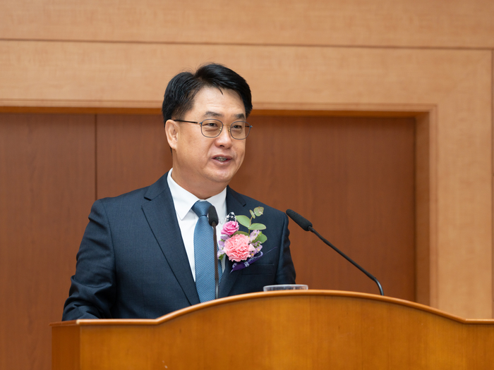 이정렬 개인정보보호위원회 부위원장이 17일 오전 서울 종로구 정부서울청사에서 열린 취임식에서 취임사를 하고 있다.(개인정보보호위원회 제공)