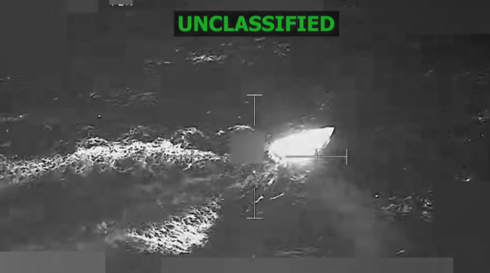 16일(현지시간) 미국 남부사령부가 공개한 베네수엘라 마약 밀매 선박 공격. 사진=엑스(@Southcom) 캡처