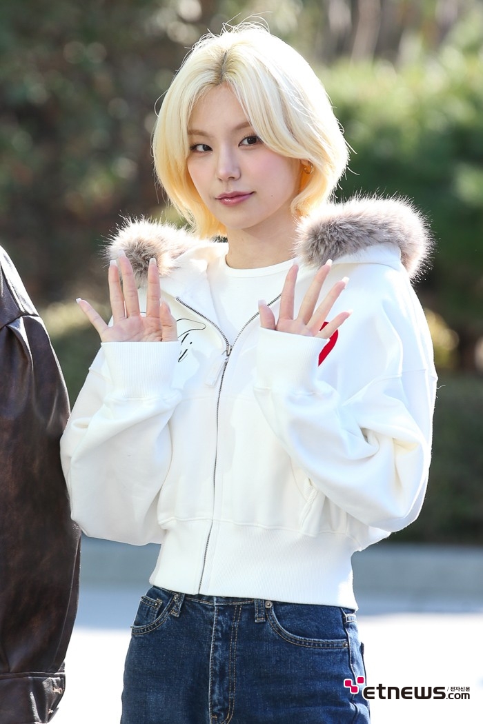 [ET포토] 있지 예지, '햇살 머금은 금발 비주얼'