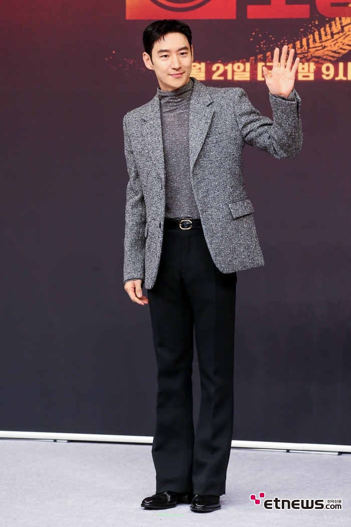 [ET포토] 이제훈, '믿고 고용하는 택시 드라이버'