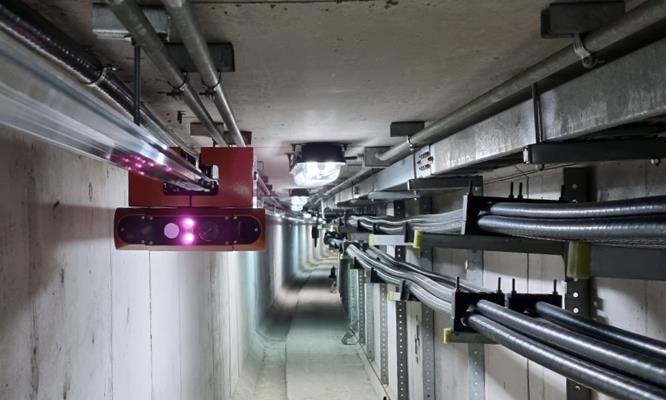 지하공동구에서 시설점검 중인 케이웨더 에어로봇