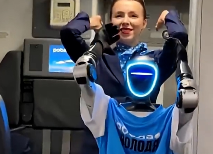 러시아 항공사, '로봇 승무원' 첫 투입…안내·브리핑 맡아
