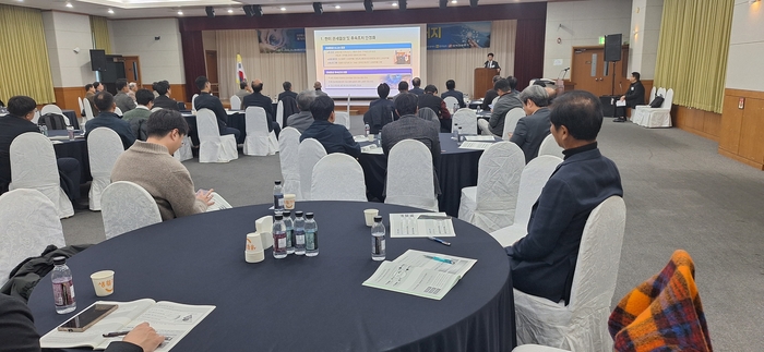 사단법인 에너지밸리포럼은 18일 오전 한국광융합산업진흥회(회장 윤경모)와 공동으로 노건기 산업통상부 통상교섭실장을 초청해 '글로벌 통상환경과 에너지'를 주제로 제79차 정례포럼을 개최했다.