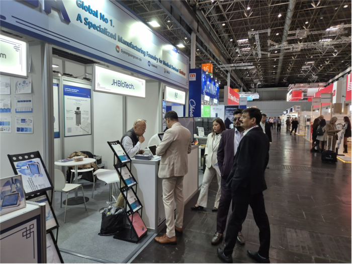 독일에서 17일 개막한 'MEDICA 2025'에 마련한 경남공동관 부스 전경.