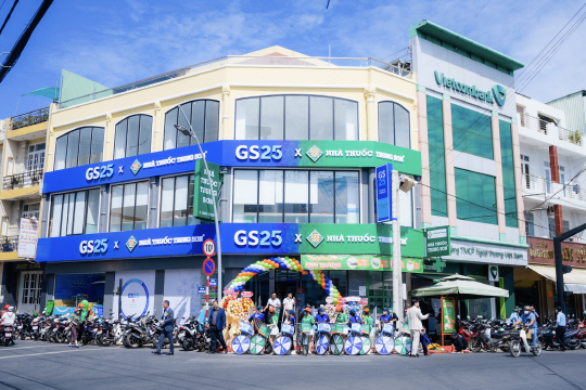GS25의 베트남 내 특화매장 'GS25 버쥐링-고콩점' 외부 전경