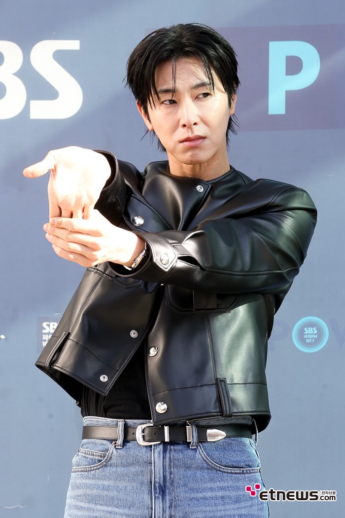 [ET포토] 동방신기 유노윤호, '조각 디테일 포인트 포즈'