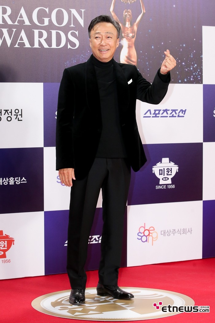 [ET포토] 이성민, '타고난 회장님 포스'