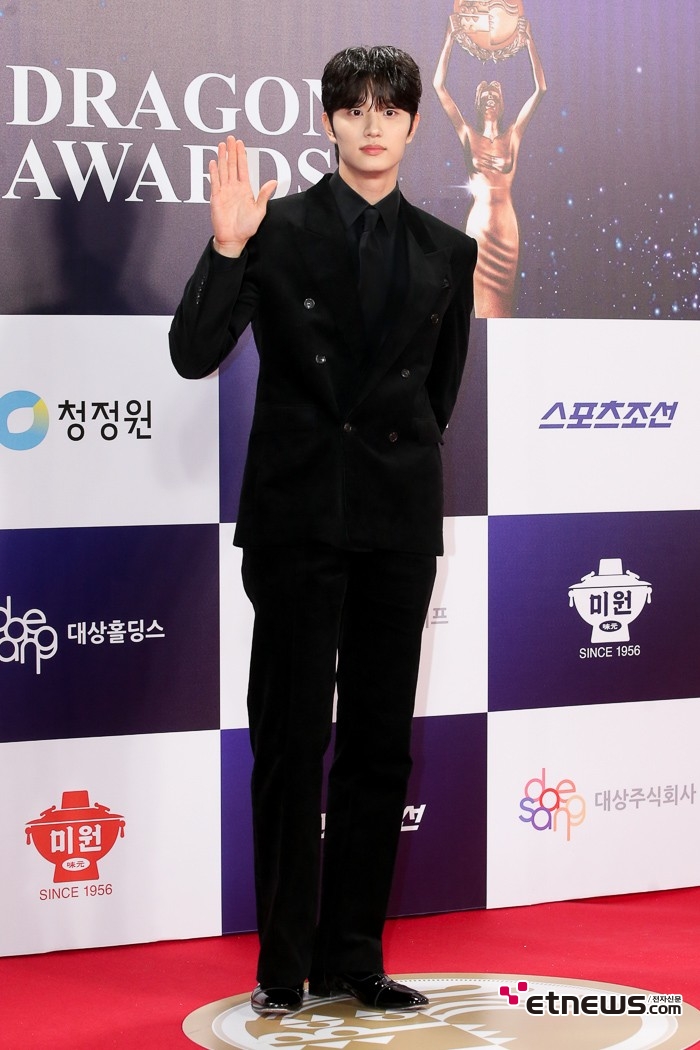 [ET포토] 김재원, '보면 놀라운 실물 비율'