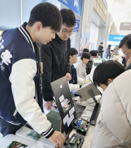 강원대 IT대학, 졸업·전공작품 경진대회 개최…대상은 'VR 유사촉각 버튼'