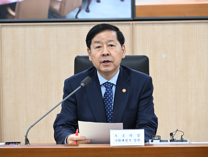 구윤철 부총리가 19일 정부세종청사에서 경제관계장관회의를 주재하고 있다.[기재부 제공]