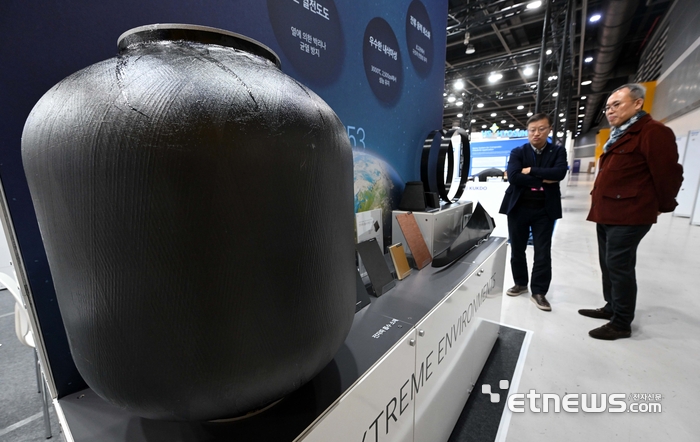 [포토] 탄소섬유 소재의 연료탱크