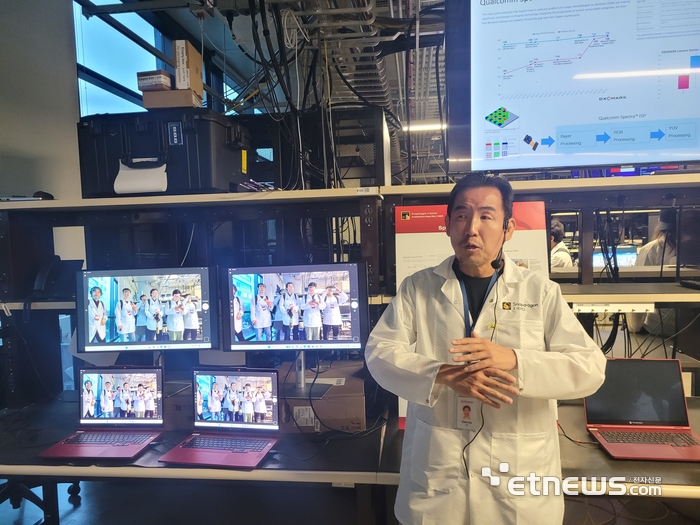스냅드래곤 이미지 인식 기술을 소개하는 퀄컴 엔지니어