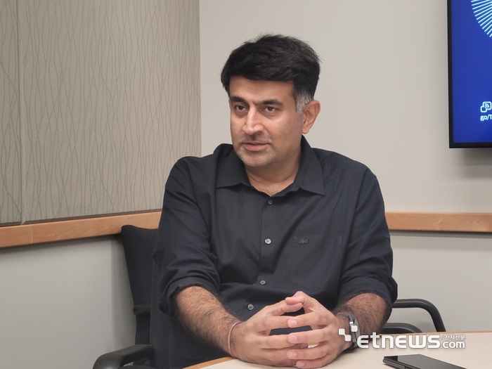 콘답 퀄컴 수석 부사장 “AI 거품 없다…미래 대비 반도체 칩 성능 고도화”