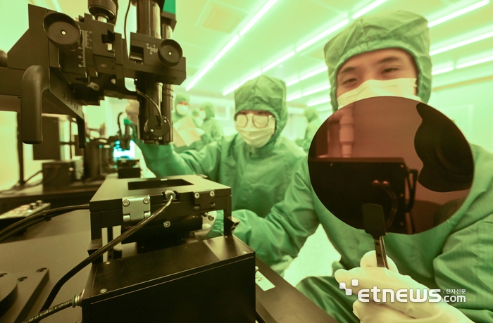 [포토] 반도체 연구하는 한국공학대 학생들