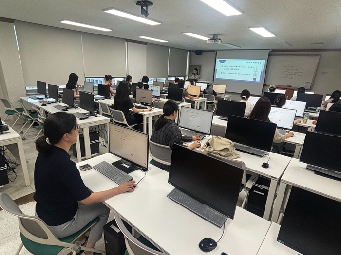 한양여자대학교는 고용노동부가 주관하는 대학일자리플러스센터 사업의 일환으로 학과 특성을 반영한 2학기 학과지원특강 프로그램을 집중적으로 운영한다.(사진=한양여대)
