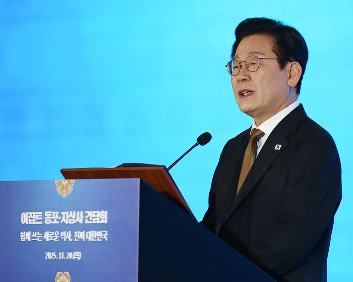 이집트를 공식 방문 중인 이재명 대통령이 20일(현지시간) 카이로의 한 호텔에서 열린 이집트 동포·지상사 간담회에서 발언하고 있다. 연합뉴스