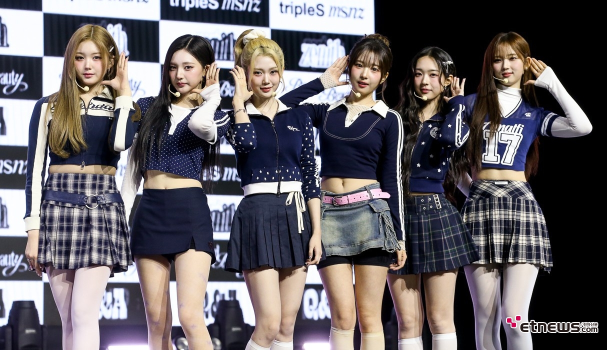 [ET포토] 트리플에스 제니스, '블루 팅커벨'