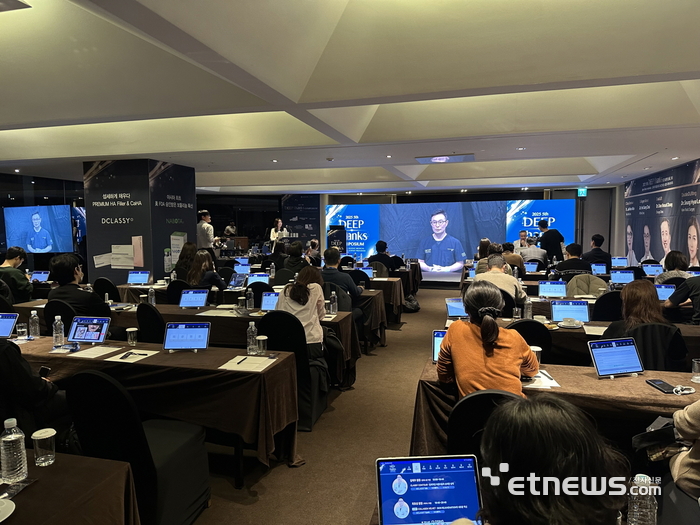 대웅제약과 DNC 에스테틱스가 개최한 딥 심포지엄에서 라이브 시술 이원생중계 프로그램이 운영되고 있다.