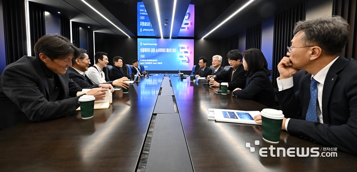 싱귤래리티 금융 소사이어티 제8차 회의가 24일 서울 중구 더존을지타워에서 열렸다.  이동근기자 foto@etnews.com