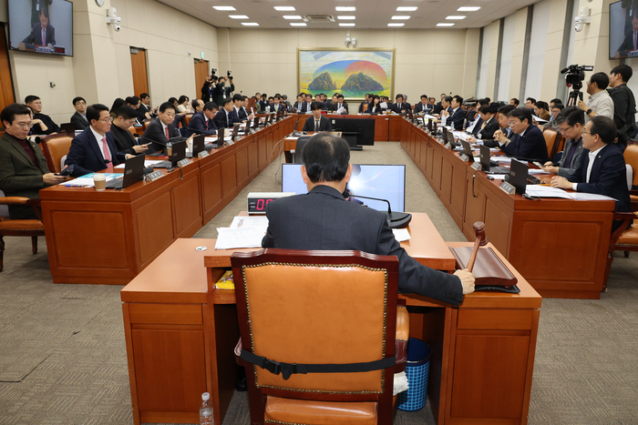 또다시 미뤄진 '디지털자산기본법'…스테이블코인 시장서 한국 '낙오'