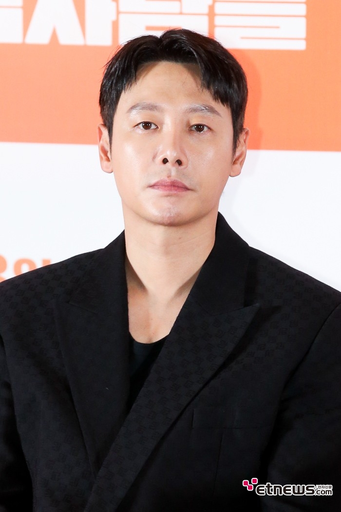 [ET포토] 김동욱, '눈싸움 자신 있어요'