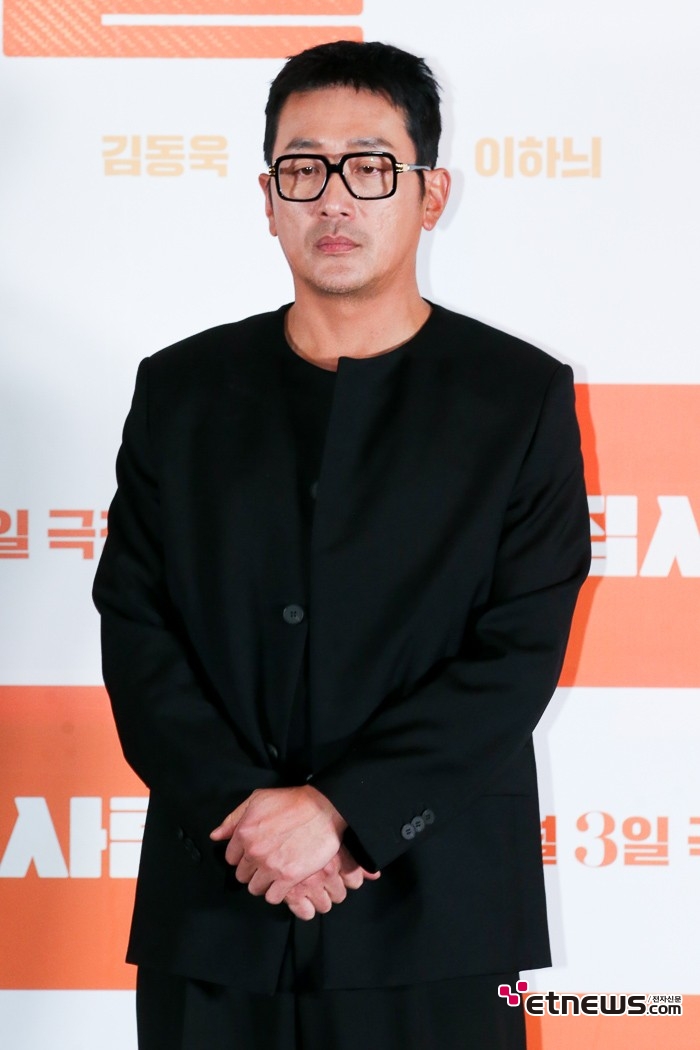 [ET포토] 하정우, '생각에 잠겨서'